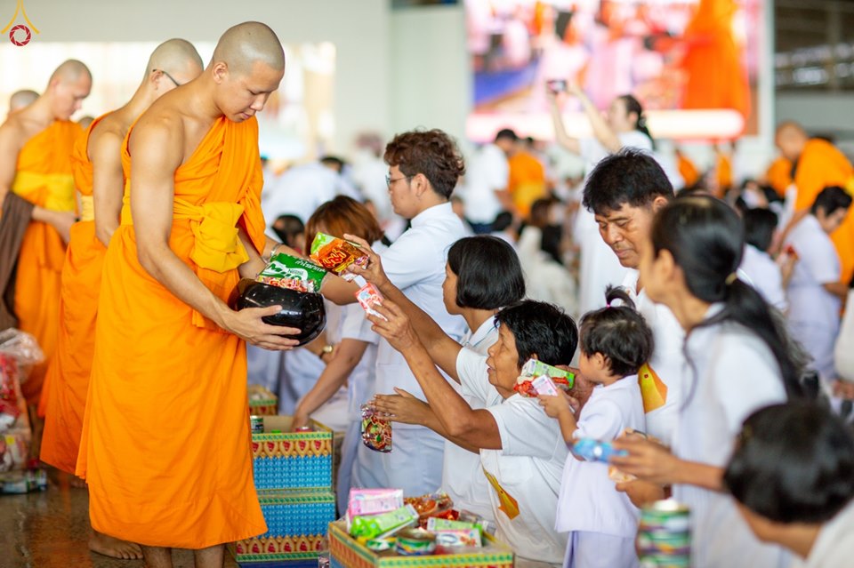วัดพระธรรมกายจัดพิธีอุปสมบทอุทิศชีวิตสามเณร 14 รูป วันวิสาขบูชา