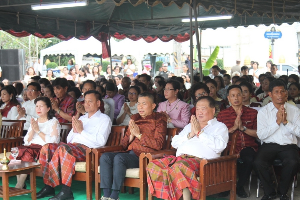 "ประเพณีแซนโฎนตา" งานบุญยิ่งใหญ่ของชาวสุรินทร์