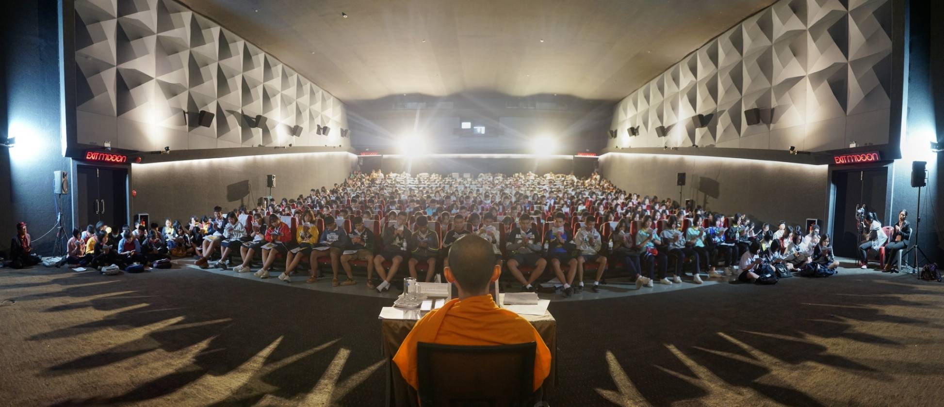 ศรีสะเกษจัดติวโอเน็ตภาษาอังกฤษ ครั้งที่ 1 มีนักเรียนเข้าร่วมกว่าพันคน
