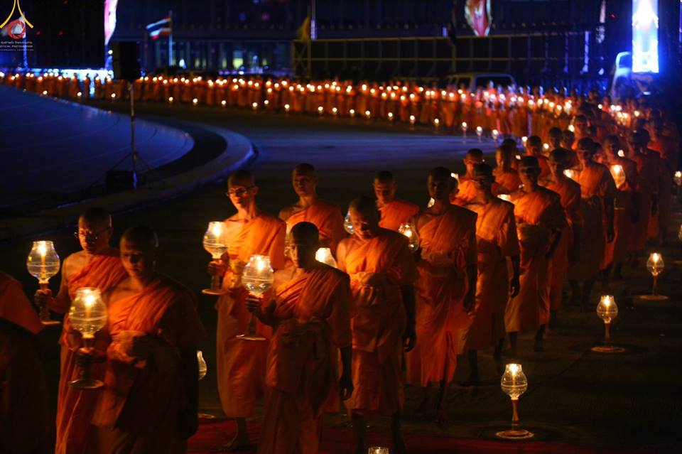ธรรมกายจัดพิธีจุดโคมมาฆประทีป ชาวพุทธร่วมงานจำนวนมาก