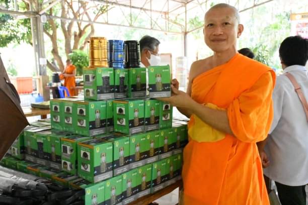 วัดพระธรรมกายฯ ถวายเครื่องบริขาร อาหาร น้ำปานะ แด่พระธรรมทูตสายต่างประเทศ มจร รุ่นที่ 29