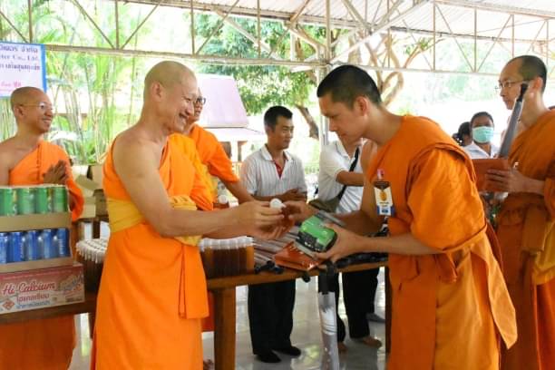 วัดพระธรรมกายฯ ถวายเครื่องบริขาร อาหาร น้ำปานะ แด่พระธรรมทูตสายต่างประเทศ มจร รุ่นที่ 29