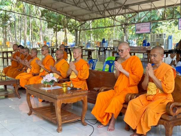 วัดพระธรรมกายฯ ถวายเครื่องบริขาร อาหาร น้ำปานะ แด่พระธรรมทูตสายต่างประเทศ มจร รุ่นที่ 29