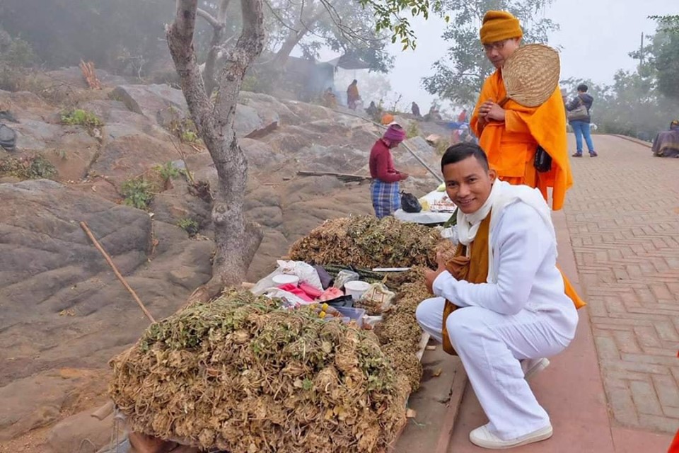 " จา พนม " แสวงบุญที่ดินแดนพุทธภูมิ