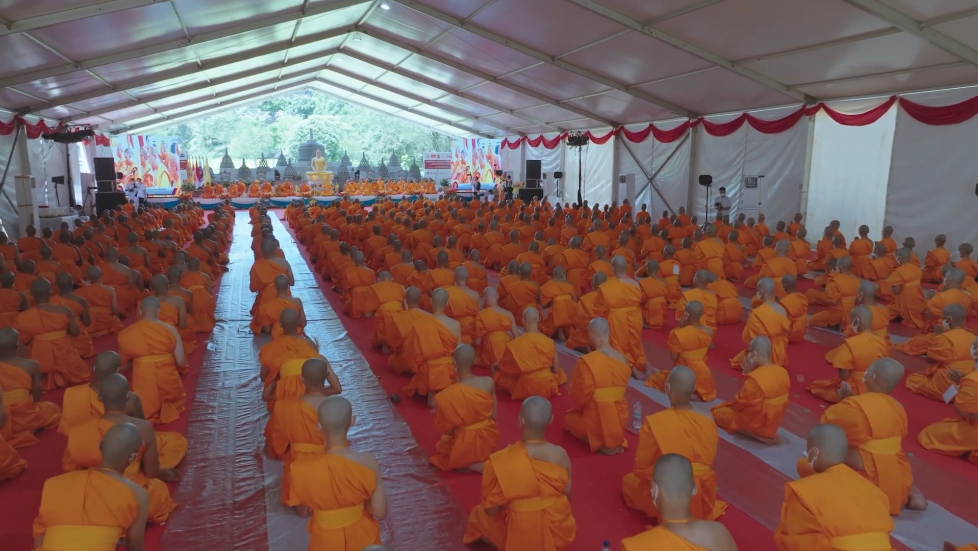 พิธีบรรพชาสามเณร 500 รูป ชาวอินโดนีเซีย ณ พระมหาเจดีย์บุโรพุทโธ