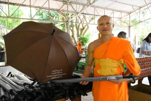 วัดพระธรรมกายฯ ถวายเครื่องบริขาร อาหาร น้ำปานะ แด่พระธรรมทูตสายต่างประเทศ มจร รุ่นที่ 29