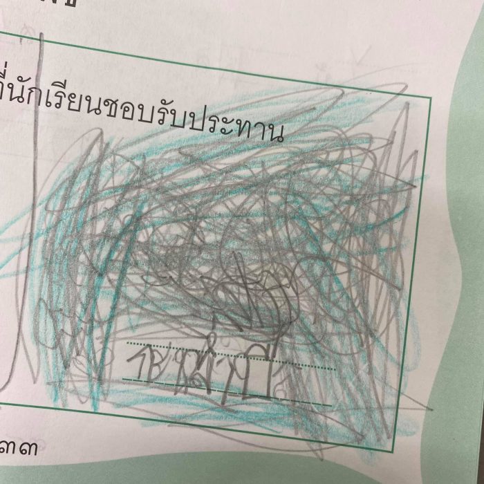 ครูโชว์ผลงานการบ้านนักเรียน ‘พืชผักที่ชอบทาน’