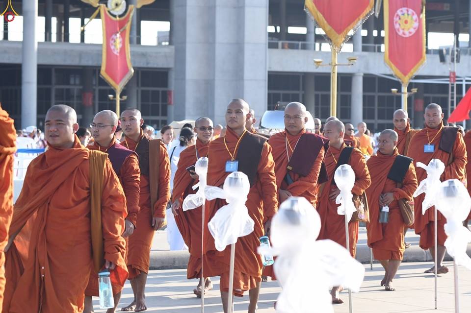ธรรมกายจัดพิธีจุดโคมมาฆประทีป ชาวพุทธร่วมงานจำนวนมาก