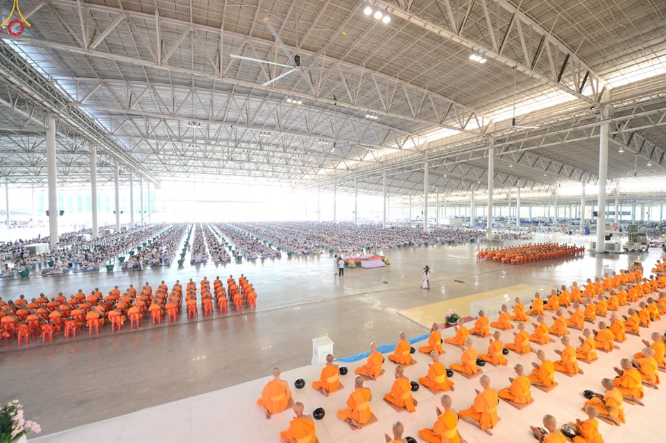 วัดพระธรรมกายจัดพิธีอุปสมบทอุทิศชีวิตสามเณร 14 รูป วันวิสาขบูชา