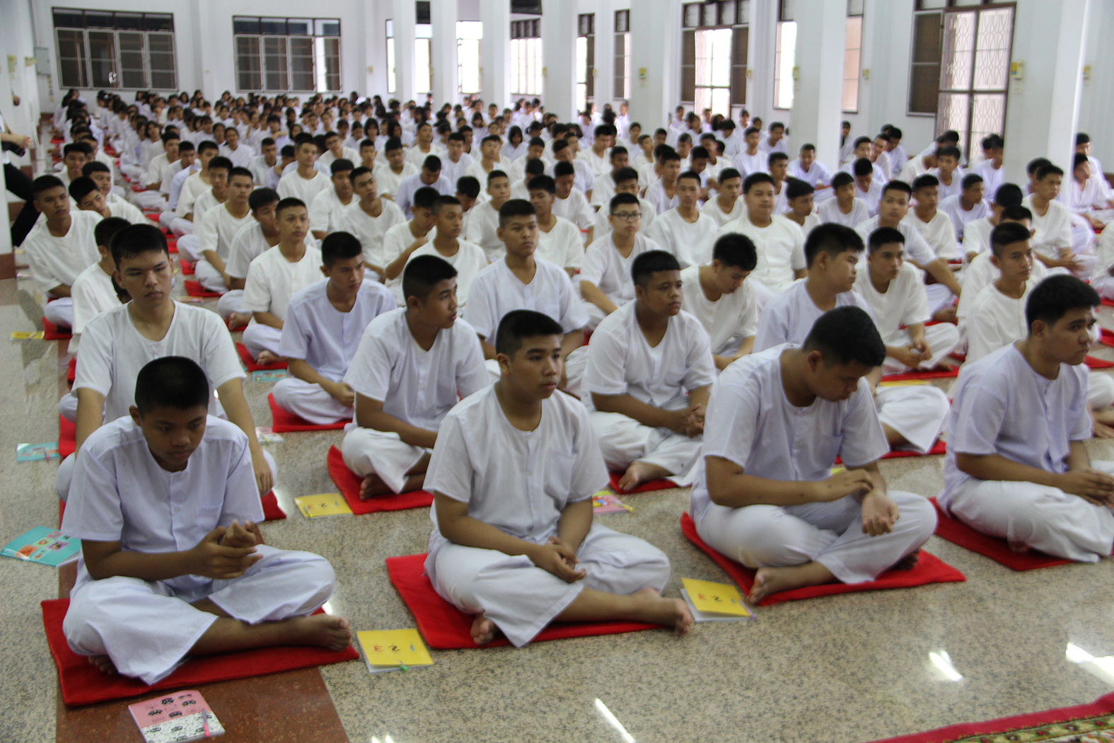 ราชบุรี  จัดอบรมคุณธรรมจริยธรรมนร.-นศ.