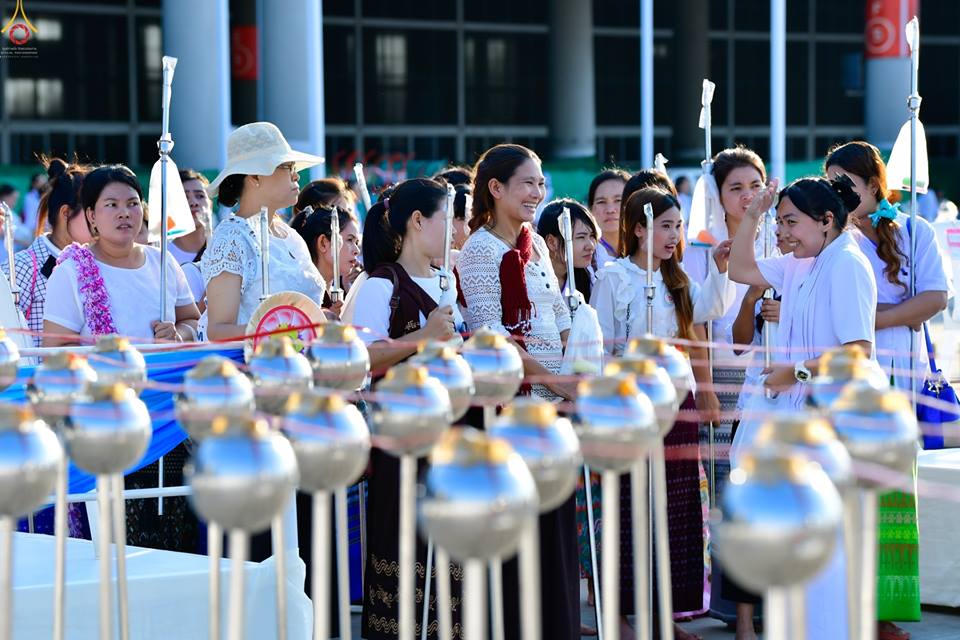 ธรรมกายจัดพิธีจุดโคมมาฆประทีป ชาวพุทธร่วมงานจำนวนมาก