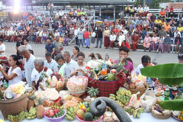 "ประเพณีแซนโฎนตา" งานบุญยิ่งใหญ่ของชาวสุรินทร์