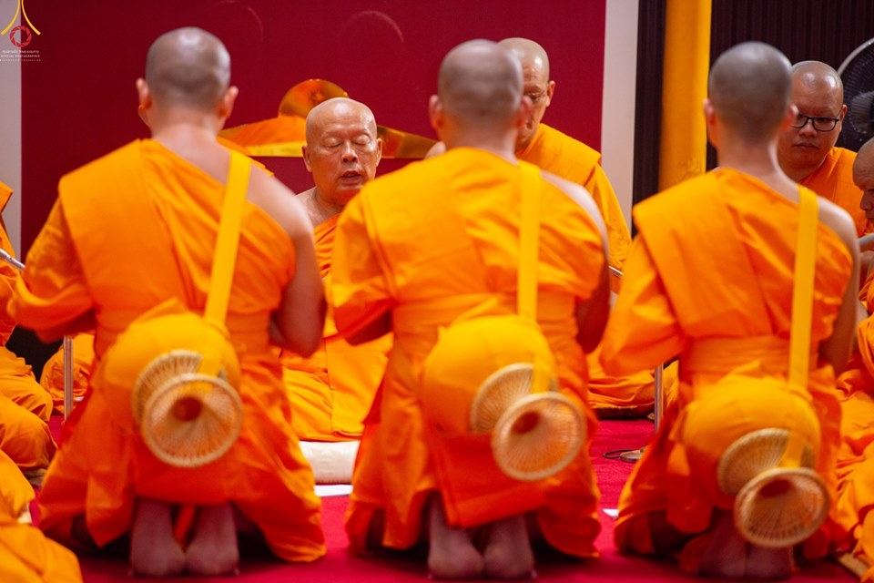 วัดพระธรรมกายจัดพิธีอุปสมบทอุทิศชีวิตสามเณร 14 รูป วันวิสาขบูชา