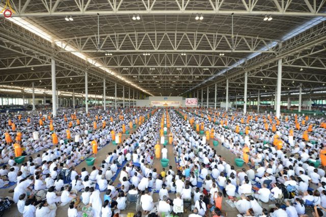 วัดพระธรรมกายจัดพิธีอุปสมบทอุทิศชีวิตสามเณร 14 รูป วันวิสาขบูชา